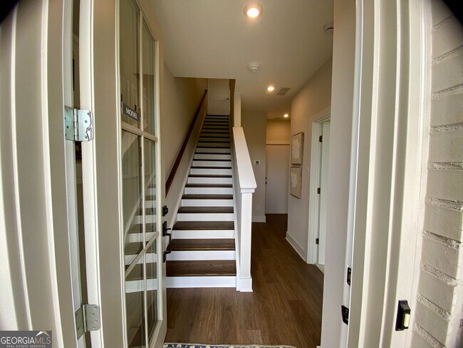 Building Photo - 1295 Longreen Ter NW