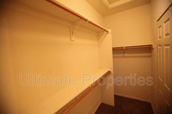 Building Photo - 9453 W Frank Ave