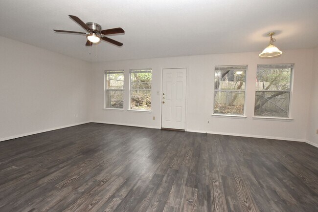 Building Photo - 921-923 Sagewood Trail