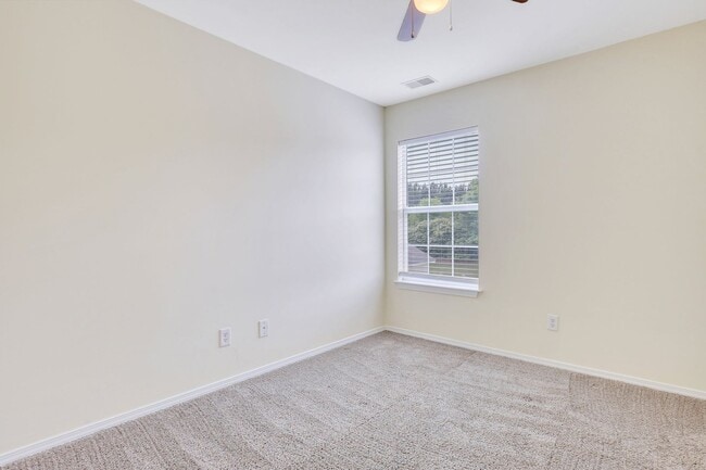 Building Photo - End Unit Townhome For Lease in Godley Park