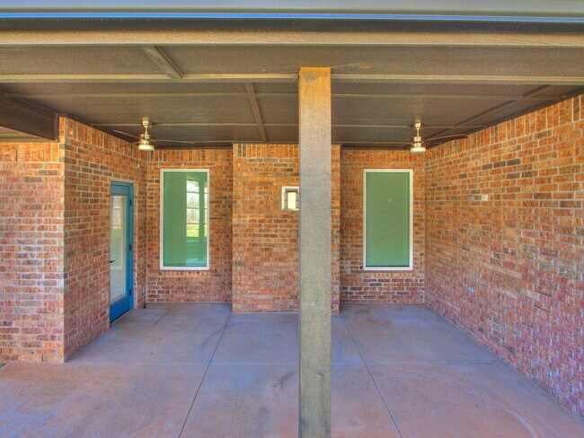 Building Photo - 3201 Hayven Cir