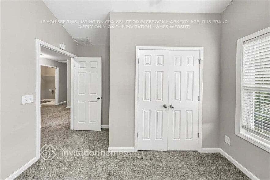 Building Photo - 8920 Watersedge Ct
