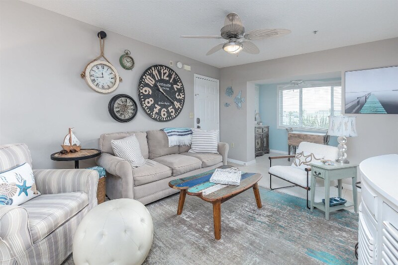 Building Photo - 201 10th Ave N