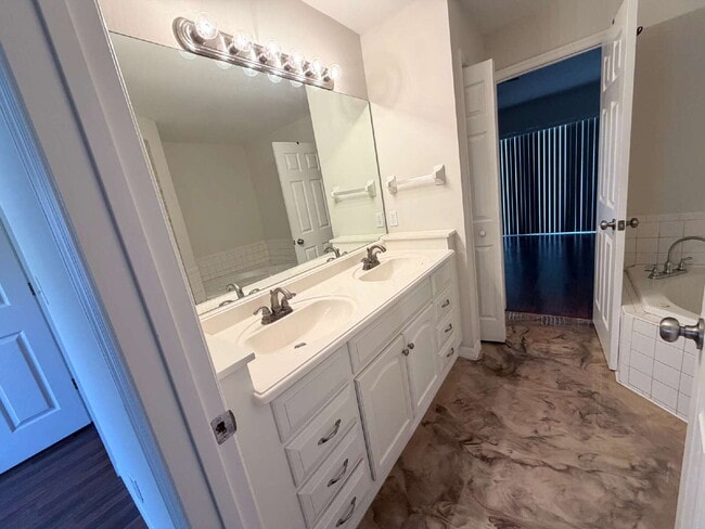 Building Photo - 2 Bedroom Lakeview Winter Haven Home Now Available for Rent!