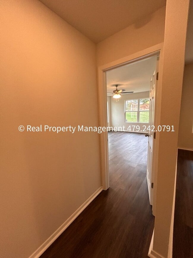 Building Photo - 10640 Cedar Wy