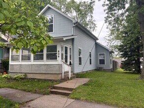 Building Photo - 3 Bd 1.5 Bath Single Family Home