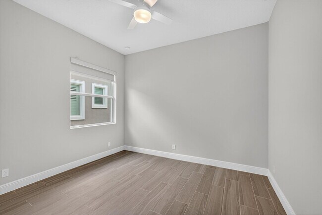 Building Photo - 9901 Regency Wy