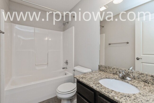 Building Photo - LARGE PRAIRIE TRAIL HOME!! 4 Bedroom, 3.5 Bath Home in Ankeny