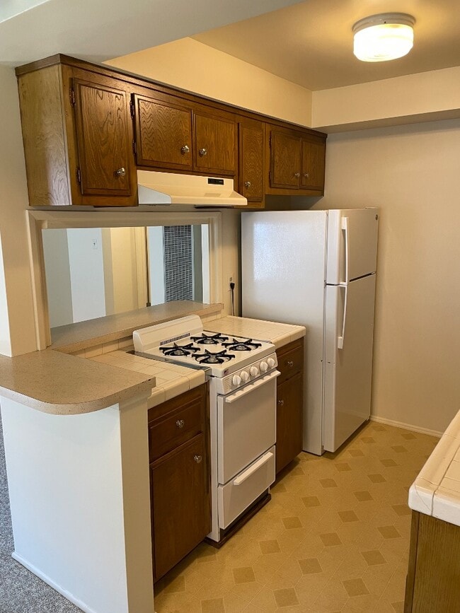 Building Photo - 307 N Curtis Ave