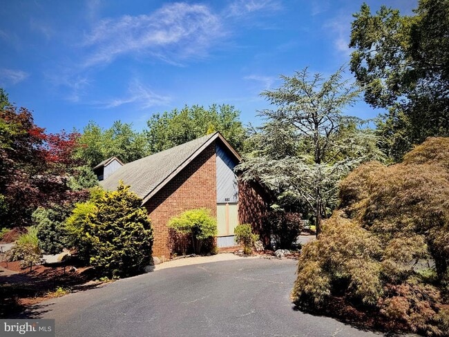 Building Photo - 881 Cox Rd