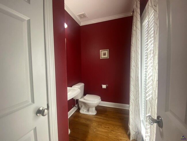 Building Photo - 338 Ivystone Dr