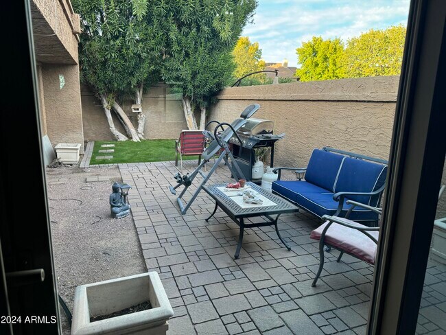 Building Photo - 7908 E Solano Dr