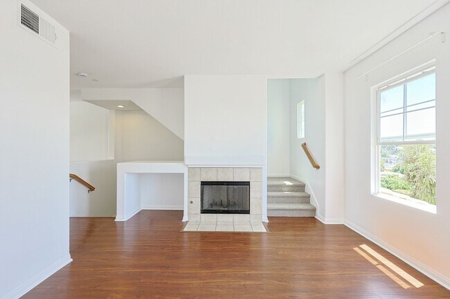 Building Photo - La Mesa 2BR + Office Room Townhome-Style Condo with 2-Car Garage Parking