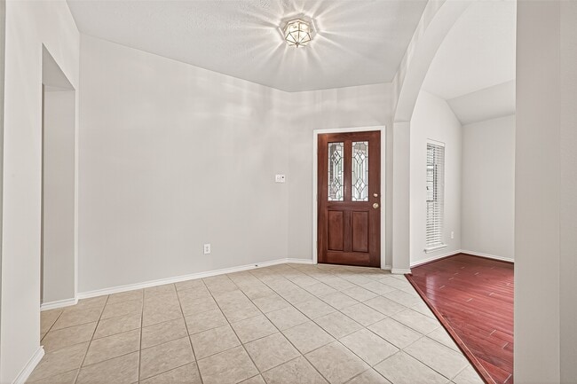 Building Photo - 26414 Suffield Glen Ln