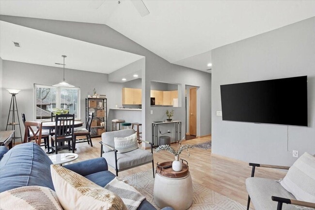 Building Photo - 1140 E Dayton St