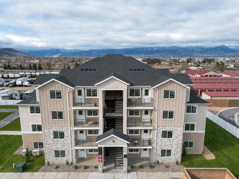 Building Photo - 2128 Sawmill Blvd