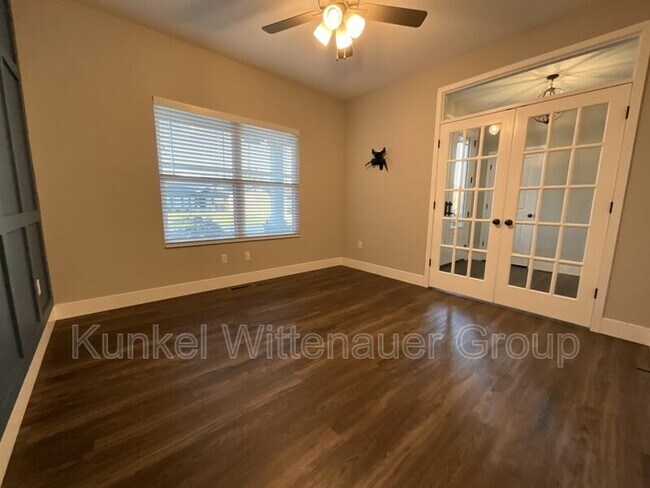 Building Photo - 1212 Hickory Point Dr