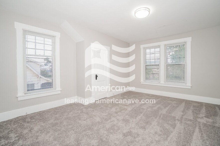 Building Photo - 1216 Dueber Ave SW