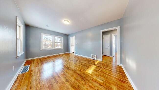 Building Photo - 4 Bedroom Cape Cod with Large Garage!