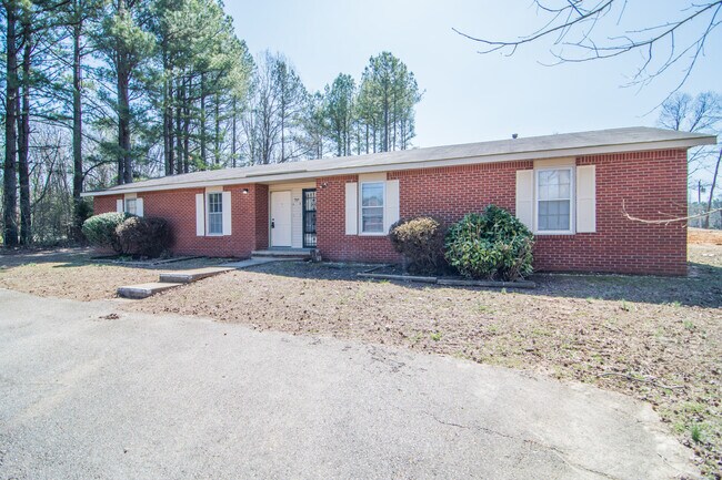 Building Photo - 705 June Dr