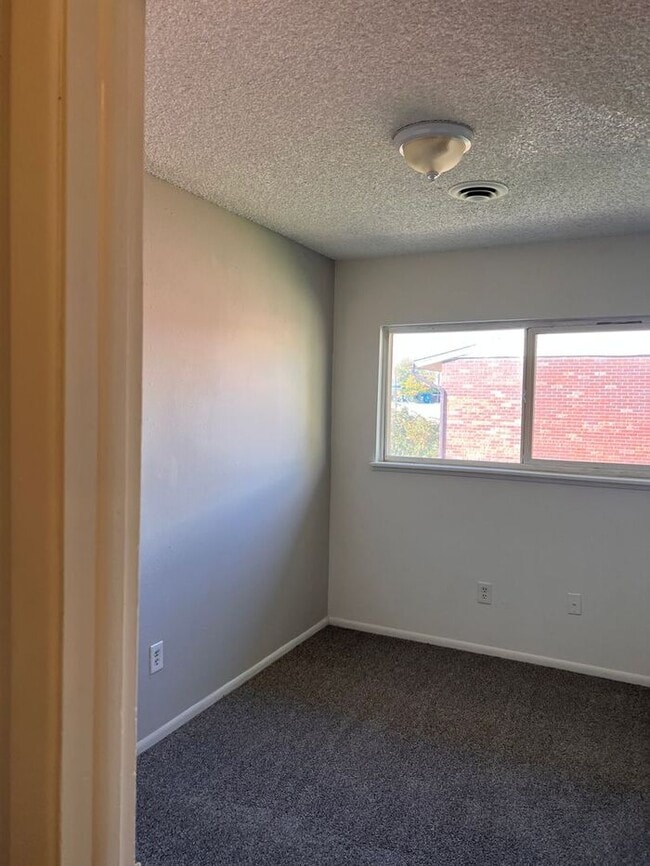 Building Photo - Spacious Three Bedroom Townhome in Westmin...