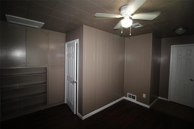 Building Photo - 3130 S Llewellyn Ave