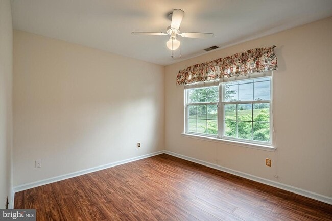 Building Photo - 129 Spur Ln