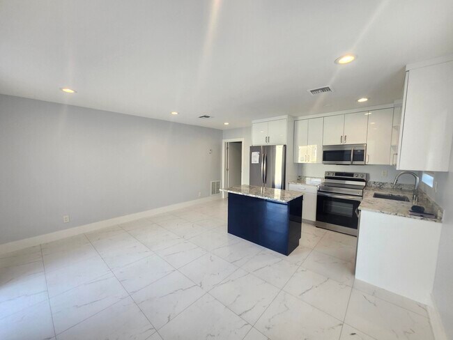 Building Photo - 511 NW 60th Way