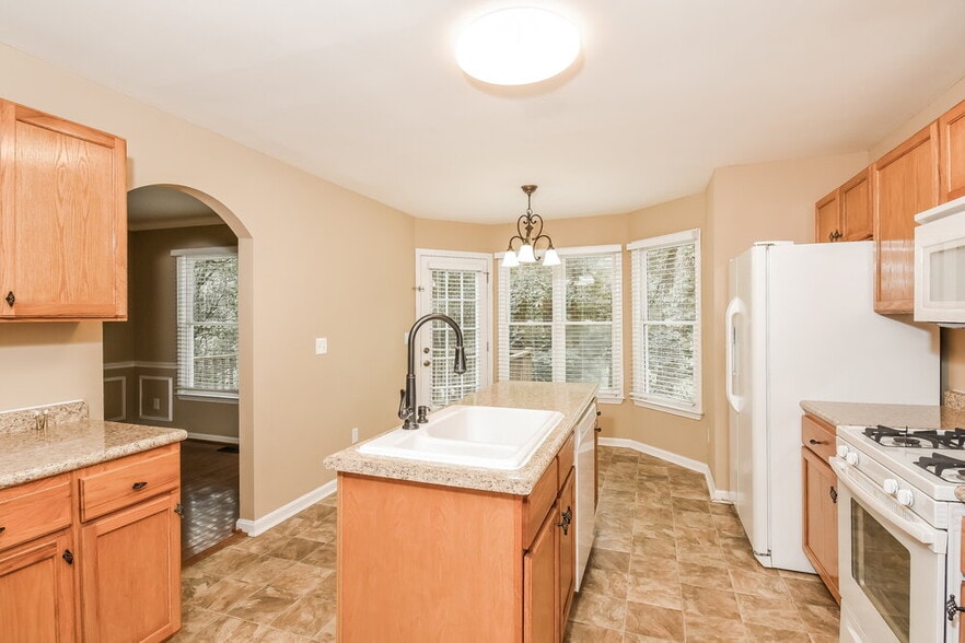 Building Photo - 16 Camden Woods Pl