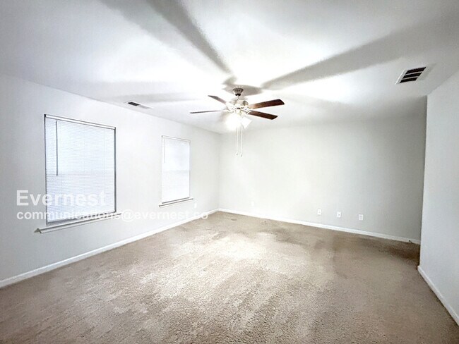 Building Photo - 3 Bed/2.5 Bath Home with Garage / Pet-Friendly / Coming Soon!