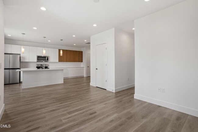 Building Photo - 2017 Jade St