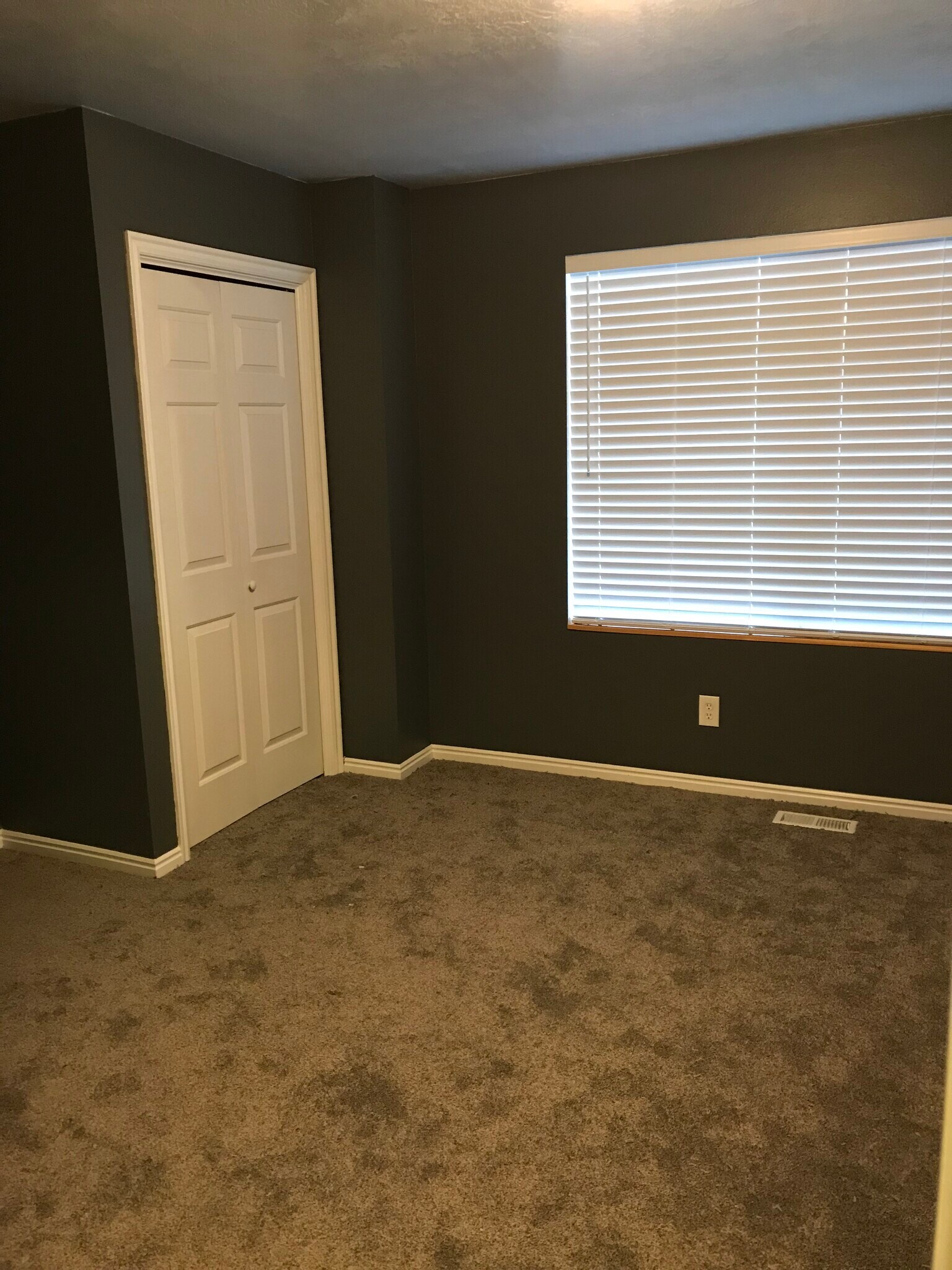 Bedroom 1, master - 434 W 7th Street