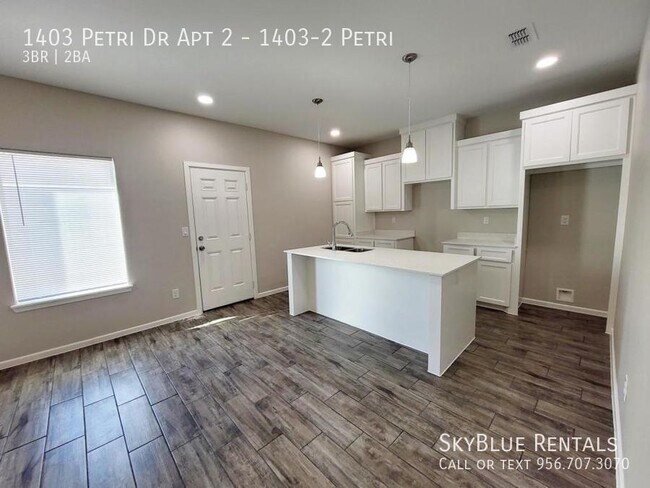 Building Photo - 1403 Petri Dr
