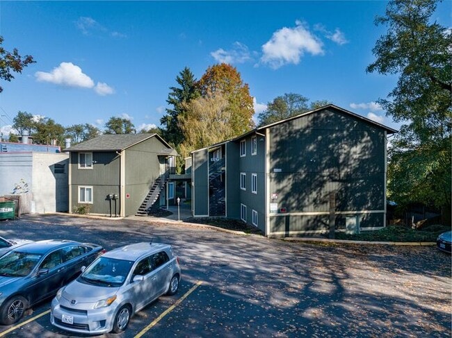 Building Photo - 1st Month FREE!!! 1 Bedroom minutes away from Downtown! Pets OK!