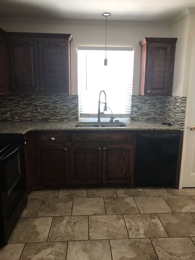 Building Photo - Located in Canyon TX Close to WT !!! 3/2/2 CH/A