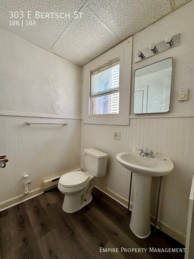 Building Photo - 303 E Bertsch St