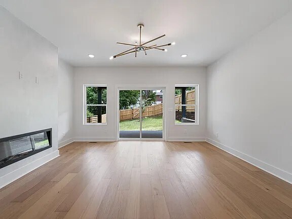 Building Photo - 2128 12th Ave N