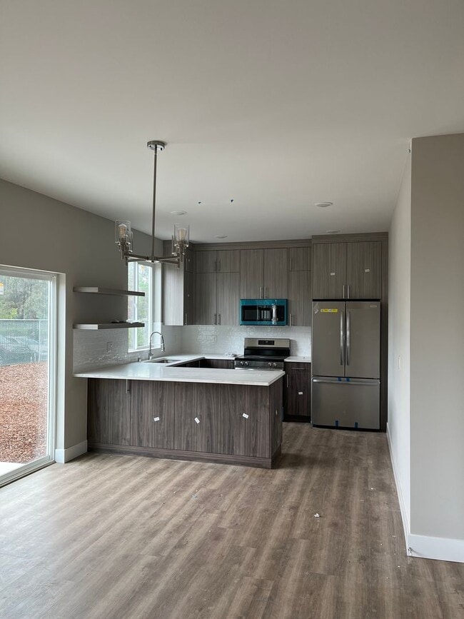 Building Photo - Garrison Square 3 bedroom- Brand New!