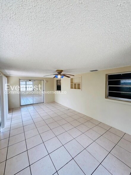 Building Photo - 9130 Chatam Ln