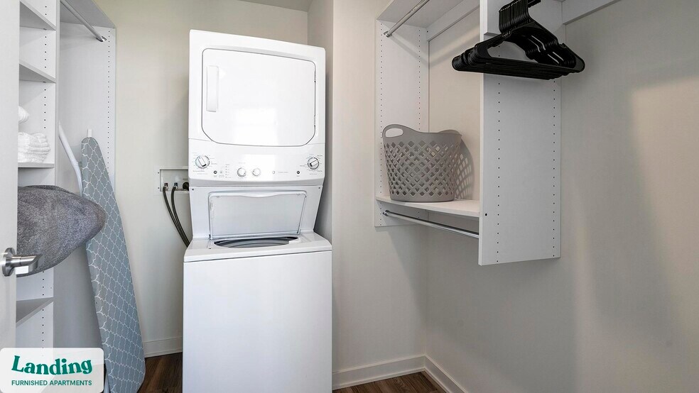 Building Photo - 347 W Chestnut St