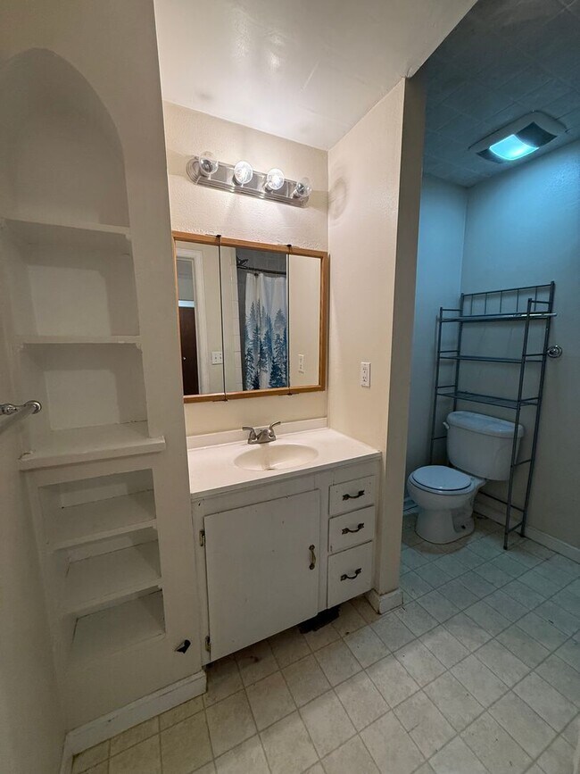 Building Photo - Charming 2-Bedroom Corner Lot Home in Cheney!