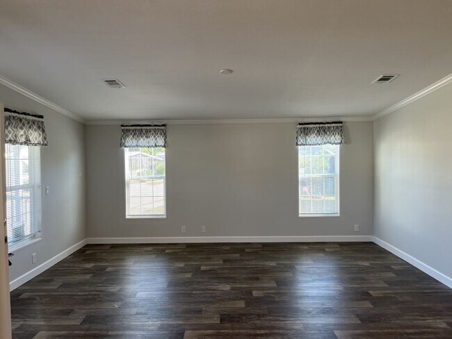 Building Photo - 349 Talbot St