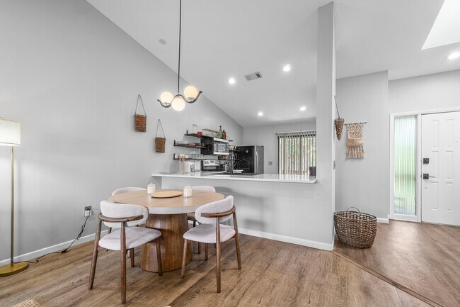 Building Photo - 12950 Dartford Trail
