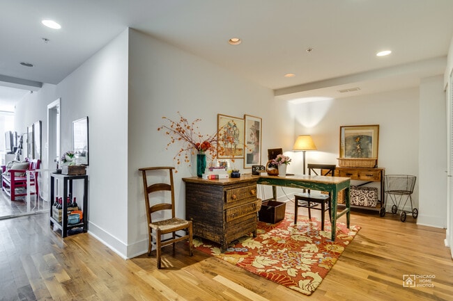 Building Photo - 525 Kedzie St