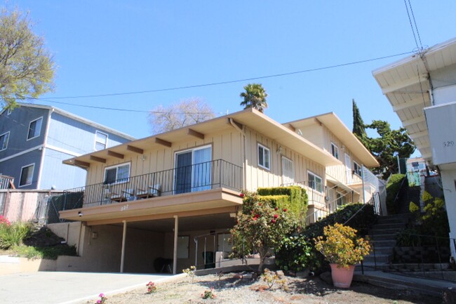 Primary Photo - 527 Vaqueros Ave