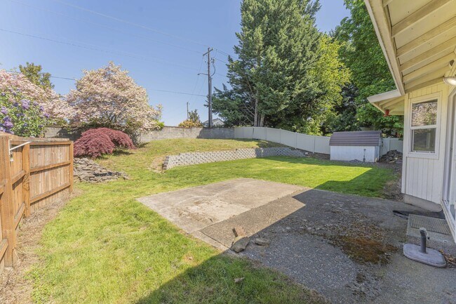 Building Photo - 3120 NE 98th Cir