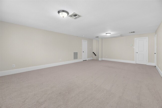 Building Photo - 10510 Trinity Springs Dr