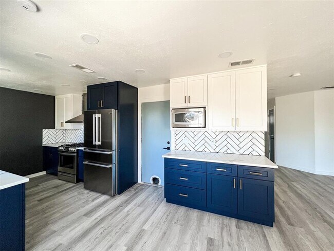 Building Photo - 6203 London Dr