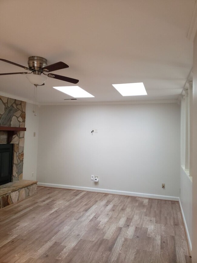 Building Photo - 3796 Vandalia Dr