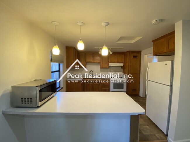 Building Photo - Cute 1 bd/1 ba Roseville House